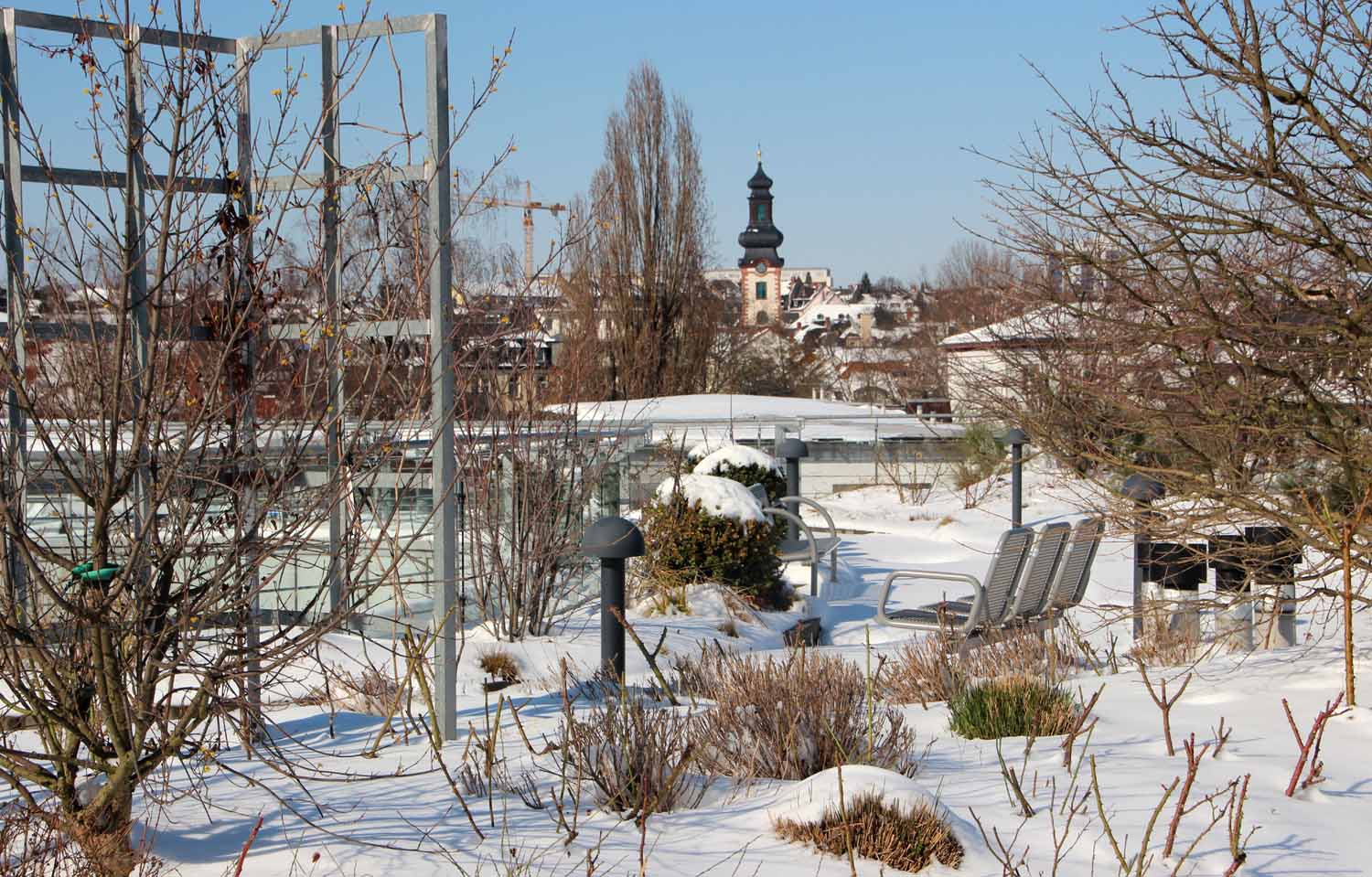 Dachgarten mit Schneedecke< >