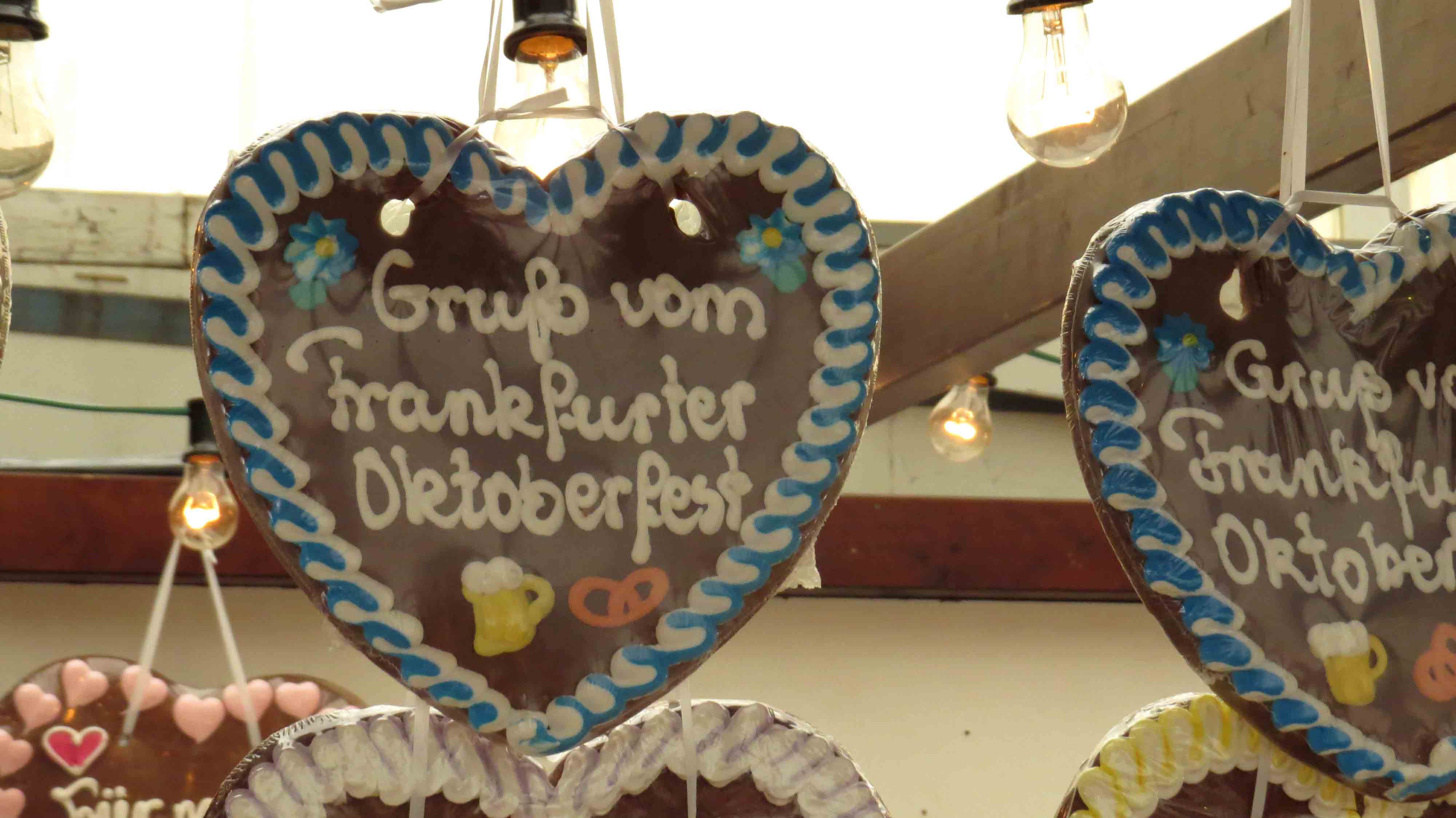   Mit Durchlaucht Harry zum Frhschoppen auf dem Frankfurter Oktoberfest. < >           2015-09-27 Frankfurter Oktoberfest mit Harry