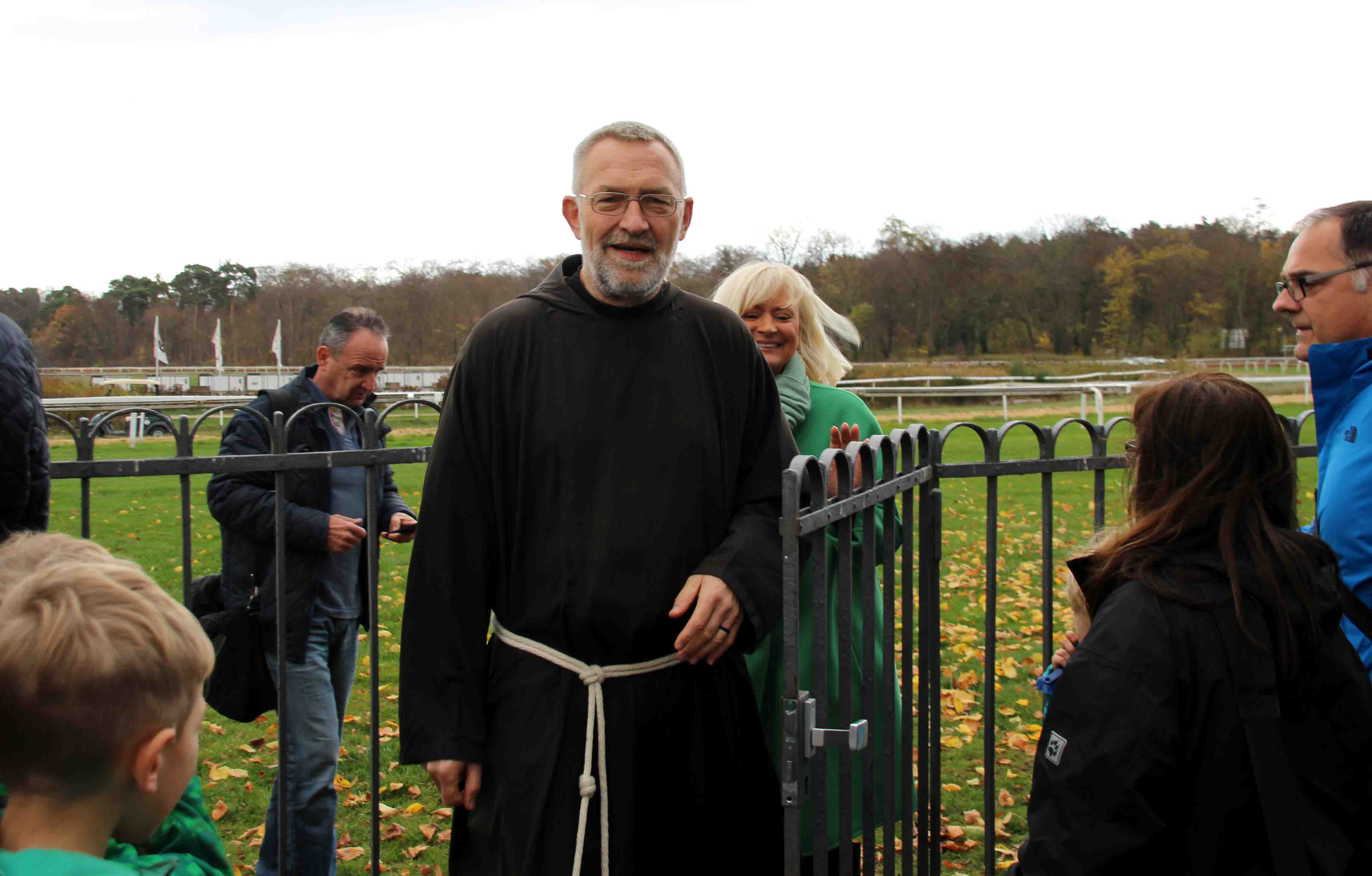 VIDEO von Bruder Paulus siehe: Bruder Paulus, Rennbahn                         2015-11-15 Rennbahn Hessenpokal I           2015-11-15 Rennbahn Hessenpokal II            2015-11-15 Rennbahn Hessenpokal III