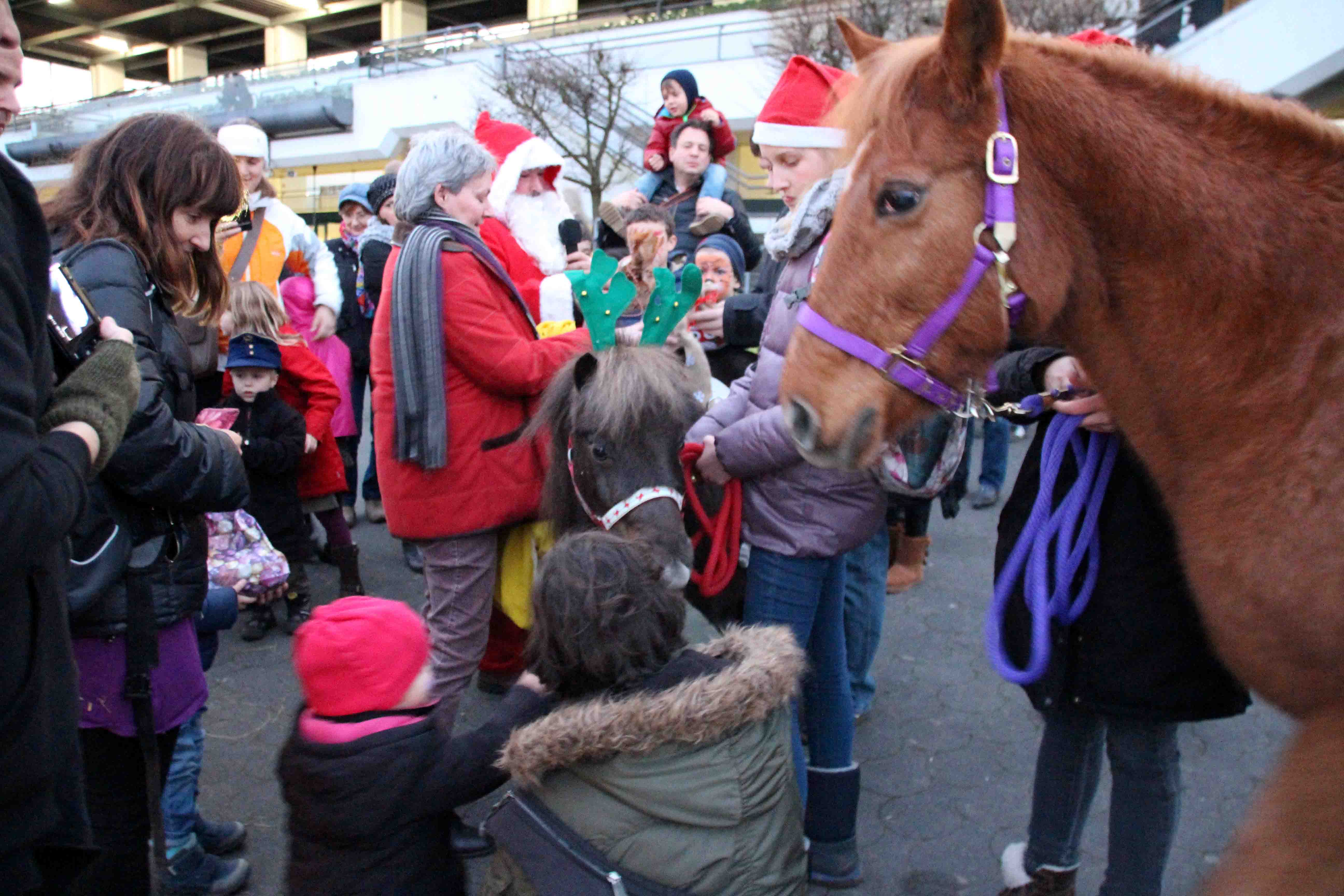 2015-12-06 Nikolaus besucht die Rennbahn5