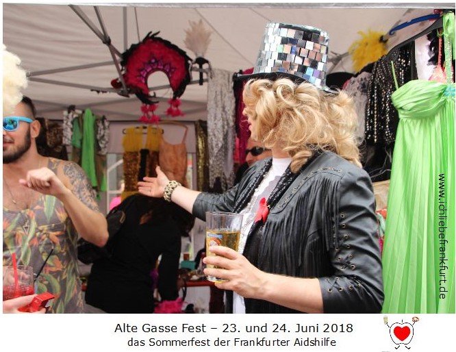 Alte-Gasse-Fest - 23.   24. Juni. Der Samstag ist dem Feiern gewidmet, am Sonntag stellt sich die LGBTIQ*-Community mit Stnden und auf der Bhne vor und zeigt die Vielfalt der Szene. ... Der Erls geht an die Frankfurter Aidshilfe< >