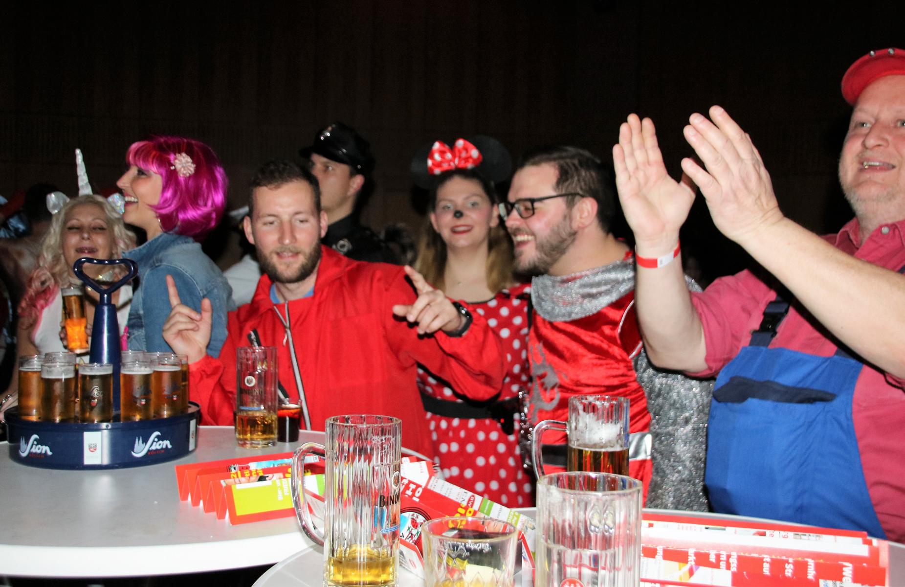 ROY HAMMER PARTY DER BERNEMER KWWERN. < >< >FOTOS: 2019-03-04 Fastnacht Roy-Hammer-Party I< >



FOTOS: 2019-03-04 Fastnacht Roy-Hammer-Party II< >