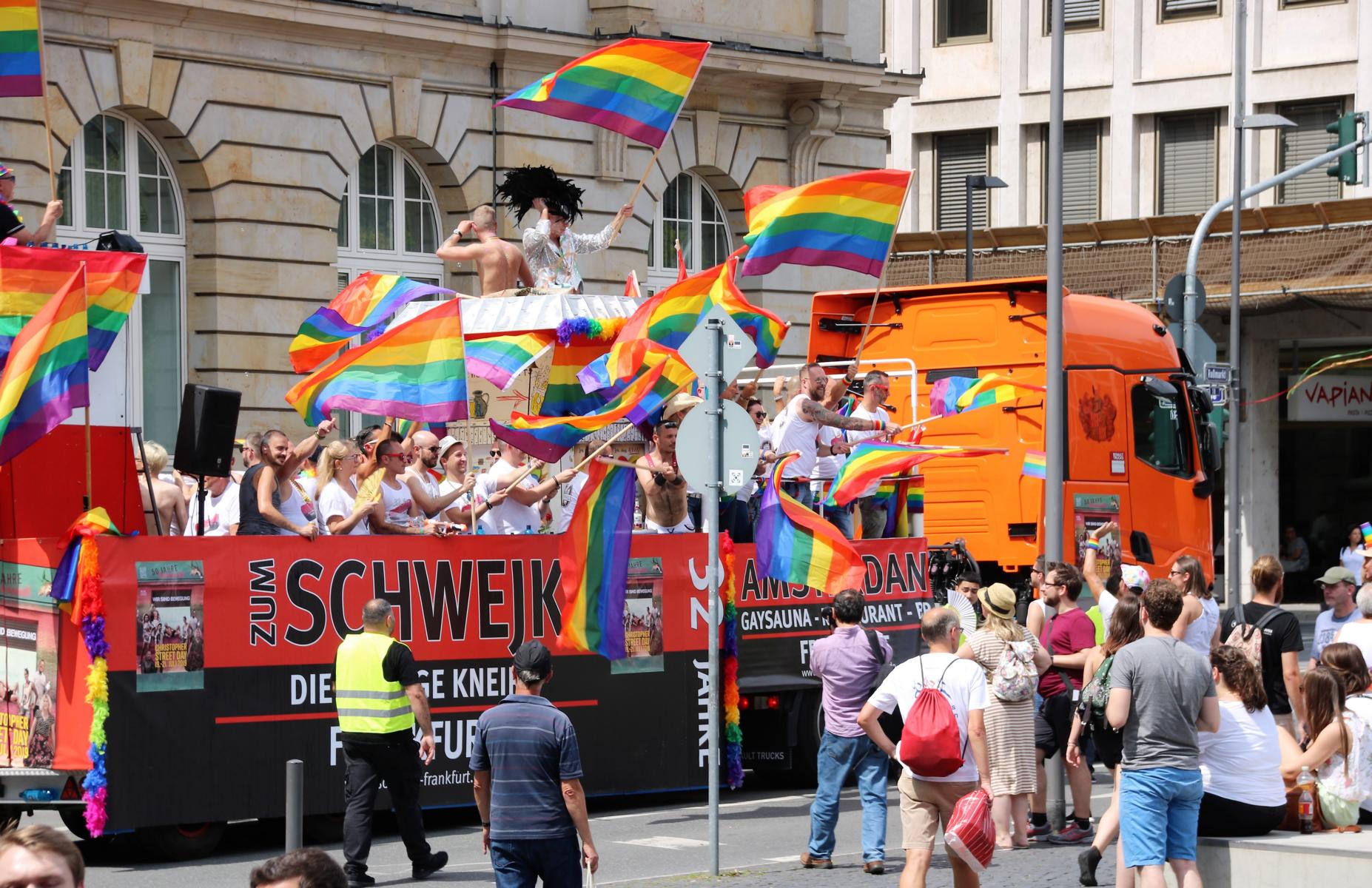  CSD Samstag - Umzug < >2019-07-20 CSD Umzug I < >

 2019-07-20 CSD Umzug II < >

 2019-07-20 CSD Umzug III < >