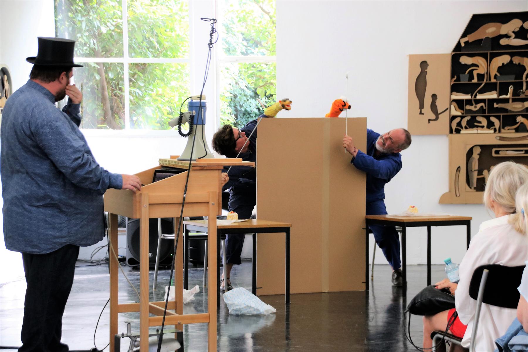  FOTOS:2019-08-03 Kunst querbeet Schulstr. 1 A Klee Kube-Druener Performance< >