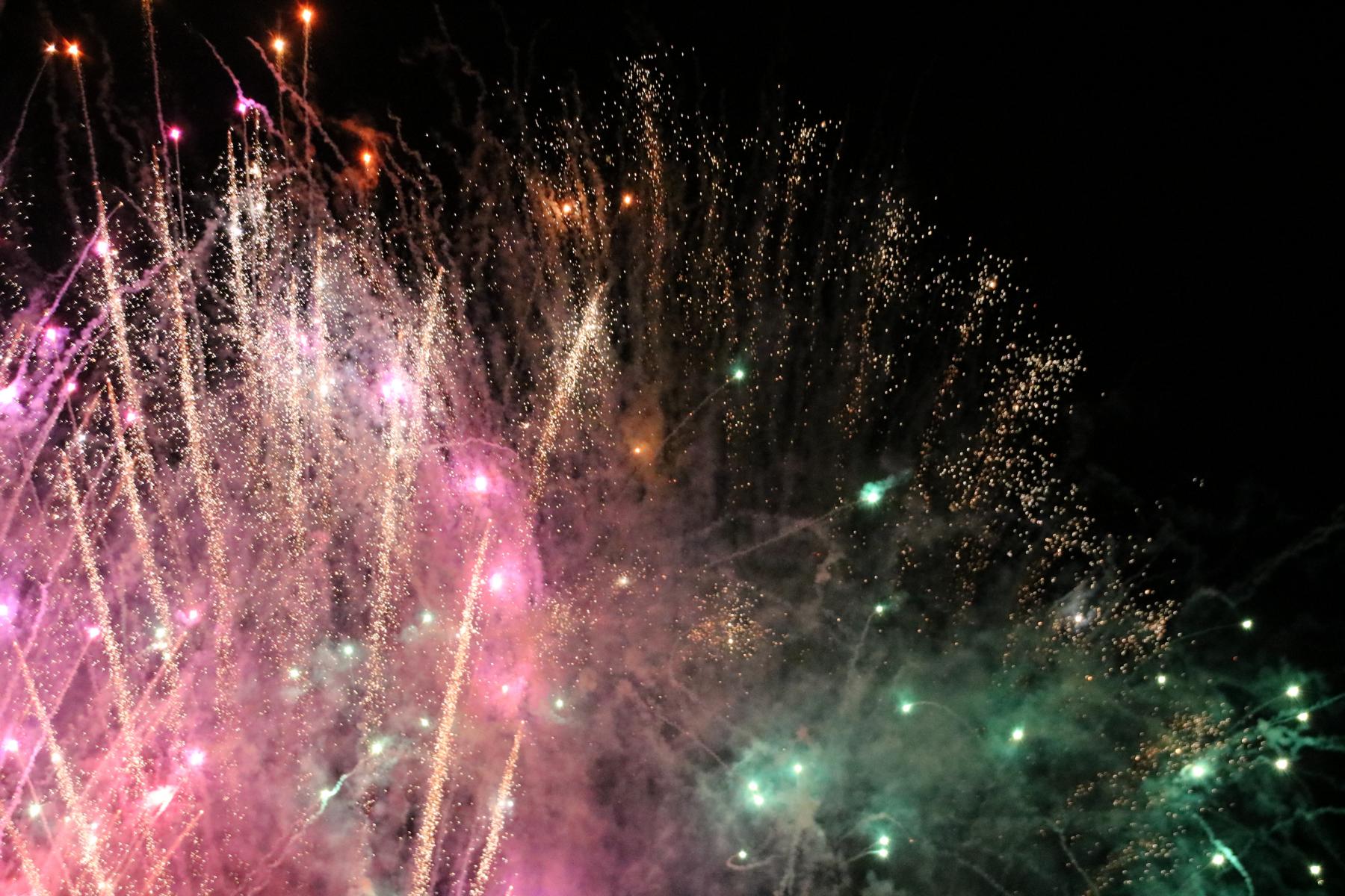  FOTOS: 2019-08-05 Mainfest mit Feuerwerk< >