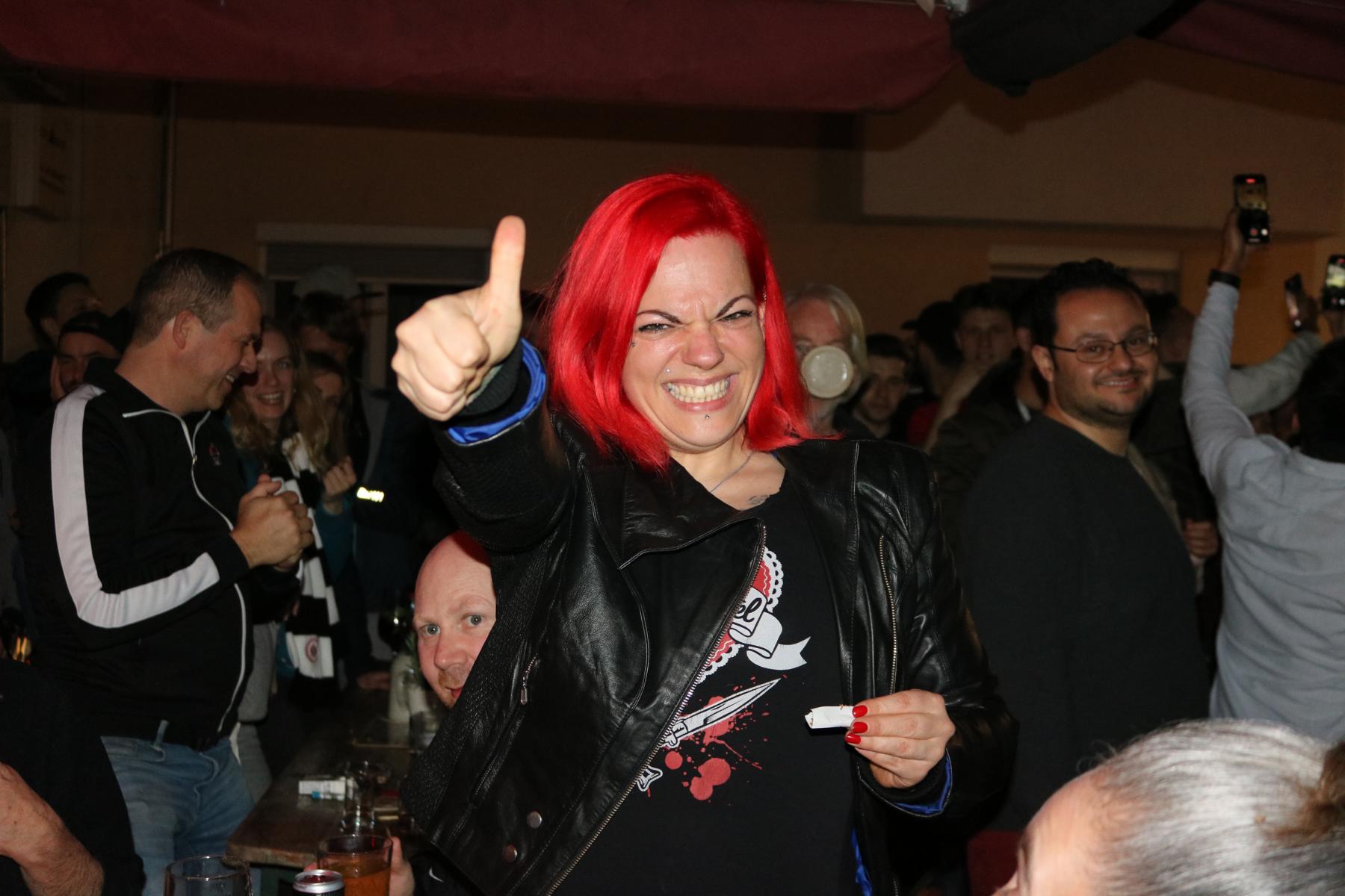 Ostergeschenk der Eintracht an Frankfurt: Barceolona 2 : 3 Eintracht. < >Fotos von der Berger Str.: 2022-04-14 Fußball Barcelona Eintracht 2 zu 3< > < >