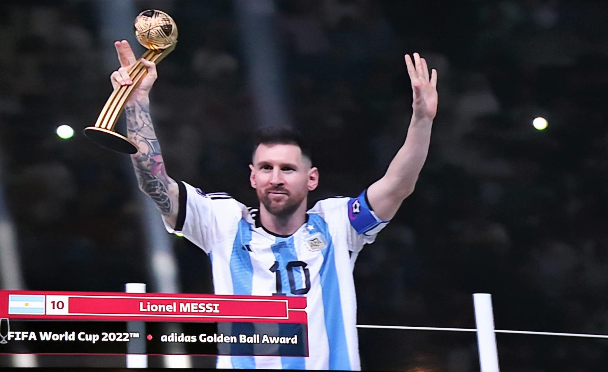 Fußball WM 2022 - Argentinien ist Weltmeister. Ein paar abgeknipste FOTOS: < >< > 2022-12-18 Fußball WM 2022 < >