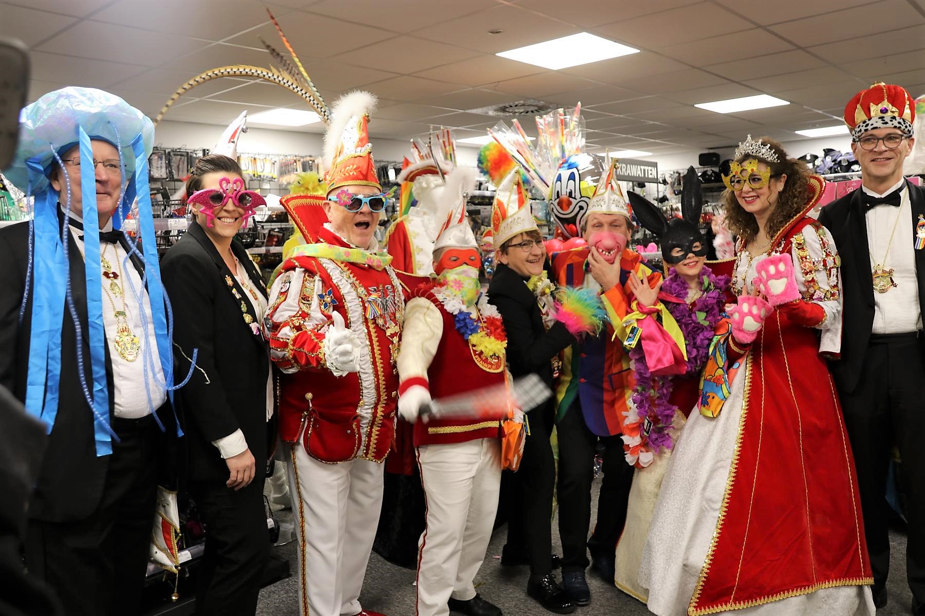 Autogrammstunde bei Deiters.  (Kostuem-Shop fuer Karneval, Halloween und Trachten) FOTOS: < > 2023-02-04 Autogrammstunde bei DEiTERS  < >