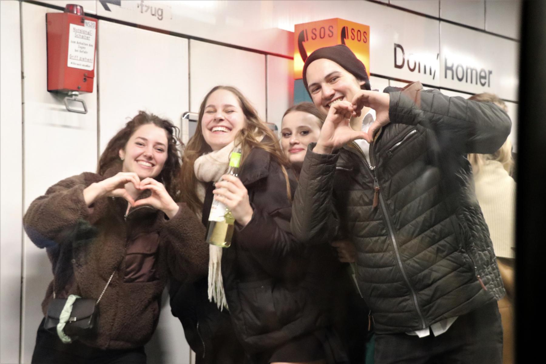 LEUTE LEUTE LEUTE. FOTOS: < > 2023-01-30 bis 11.2. < >