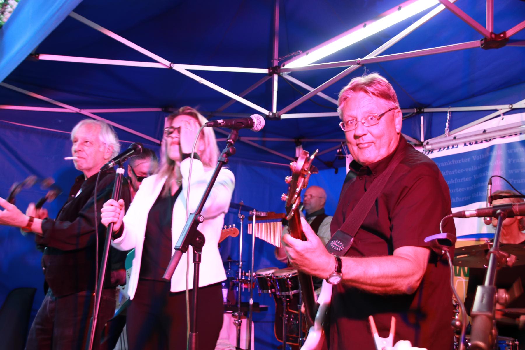  Bernemer Weinfest. FOTOS: < >< > 2023-05-01 Bernemer Weinfest  < > < > 