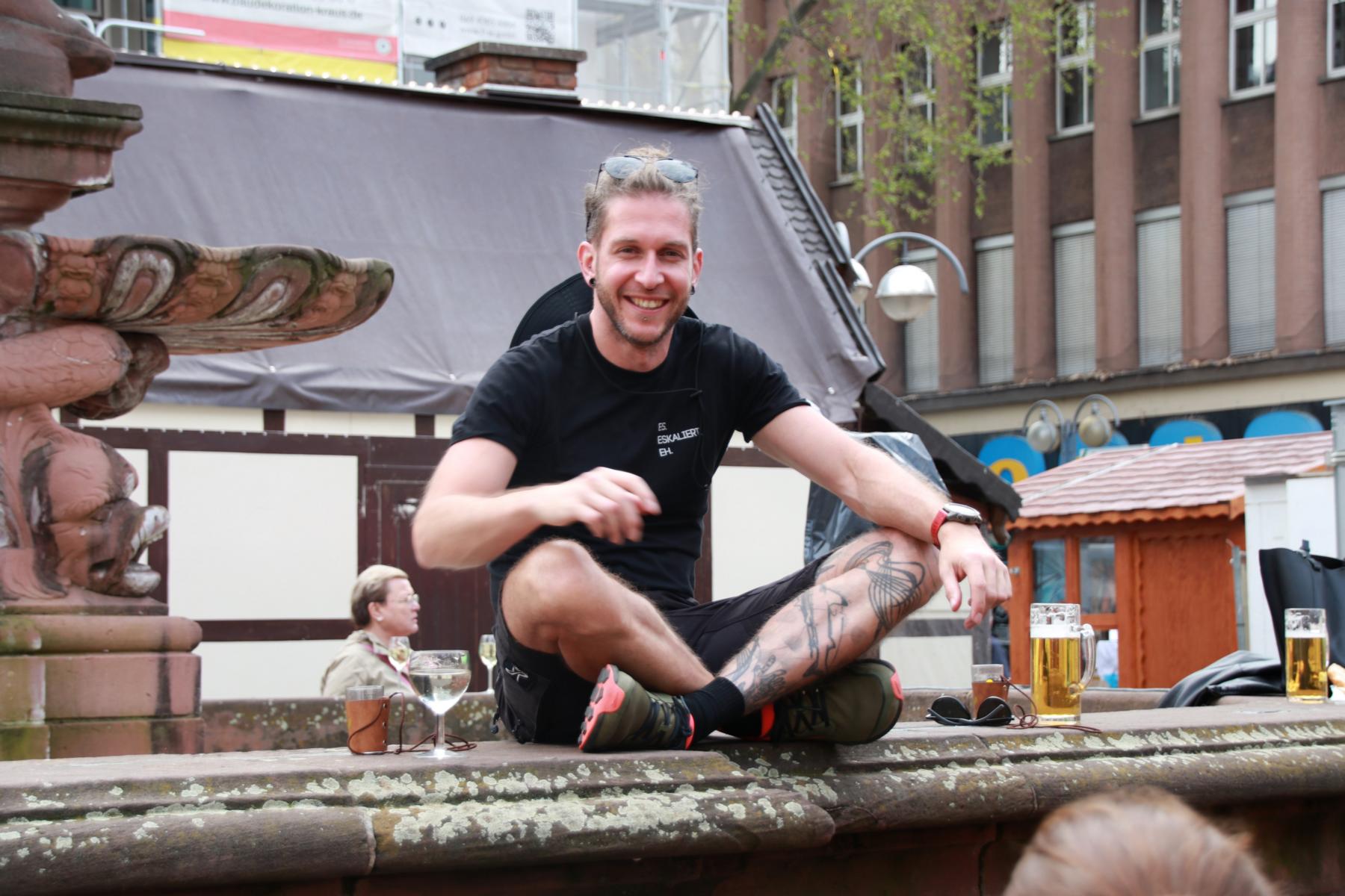 Mai- u. Weinfest am Liebfrauenberg. FOTOS: < >< > 2023-05-01 Mai- u. Weinfest am Liebfrauenberg  < > < > 
