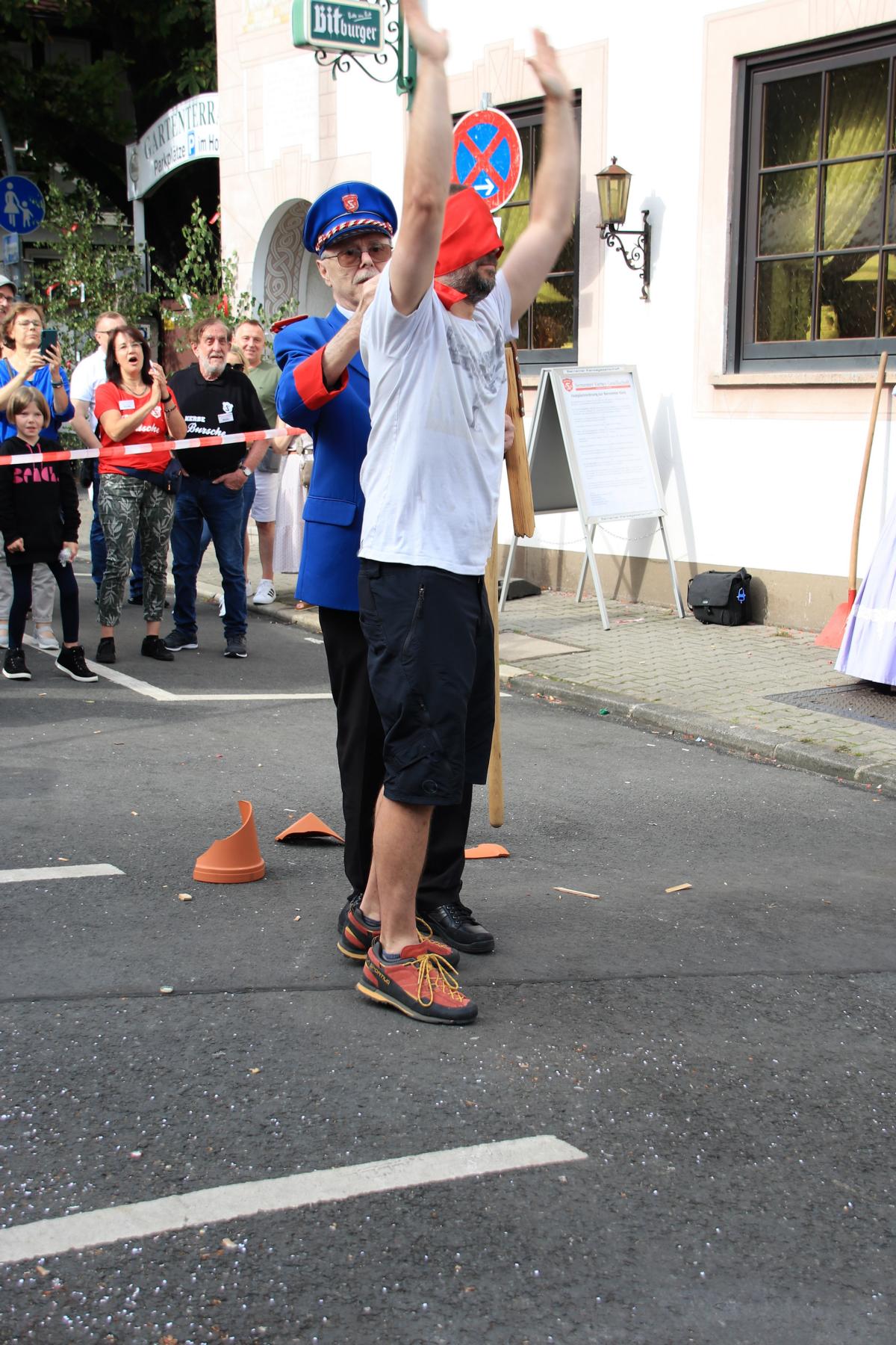 Kerbe Sonntag II - Gickelschmiss FOTOS: < >< > 2023-08-13 Bern. Kerb, Gickelschmiss < >