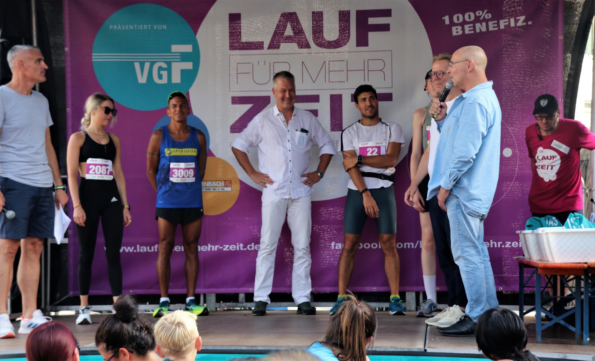  Lauf fuer mehr Zeit - Hochstraße u. Opernplatz.  FOTOS: < > < >  2023-09-10 Lauf vor mehr Zeit, Hochstraße   Opernplatz < > < > 