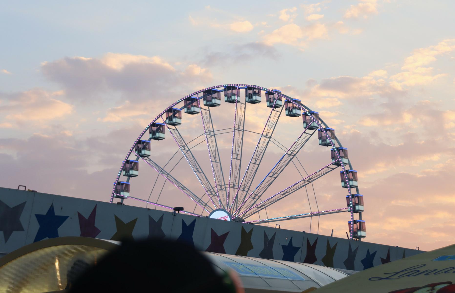   Die Frankfurter Dippemess (14. Jahrh.) u. das Muenchener Oktoberfest (1810) im Vergleich! < >< >

Was bietet das Oktoberfest*, abgesehen von leichtem Bier, Schlagern u. extrem hohen Preisen?< >
24 Fahrgeschaefte fuer Erwachsene < > 10 Fahrgeschaefte fuer Kinder < > * Kinder duerfen 'morgens und nachmittags' mitgenommen werden. 😦< >< > 

Was bietet die Dippemess* mit, vergleichsweise, moderaten Preisen? < >
15 Fahrgeschäfte fuer Erwachsene < >
11 Fahrgeschaefte für Kinder < >
sie findet 2 x im Jahr - im Fruehjahr mit 30 Fahrgeschaeften - statt< >  es gibt Mispelchen  < > 
*Kinder sind IMMER Willkommen!    < >< >
FINALE! Auf geht's! Ich wuensche euch - mit oder ohne Tracht-Klamotten - viel Spaß auf unserer Dippemess (bis 22. Sept.24).  < >
Fotos in: Veranstaltungen < >