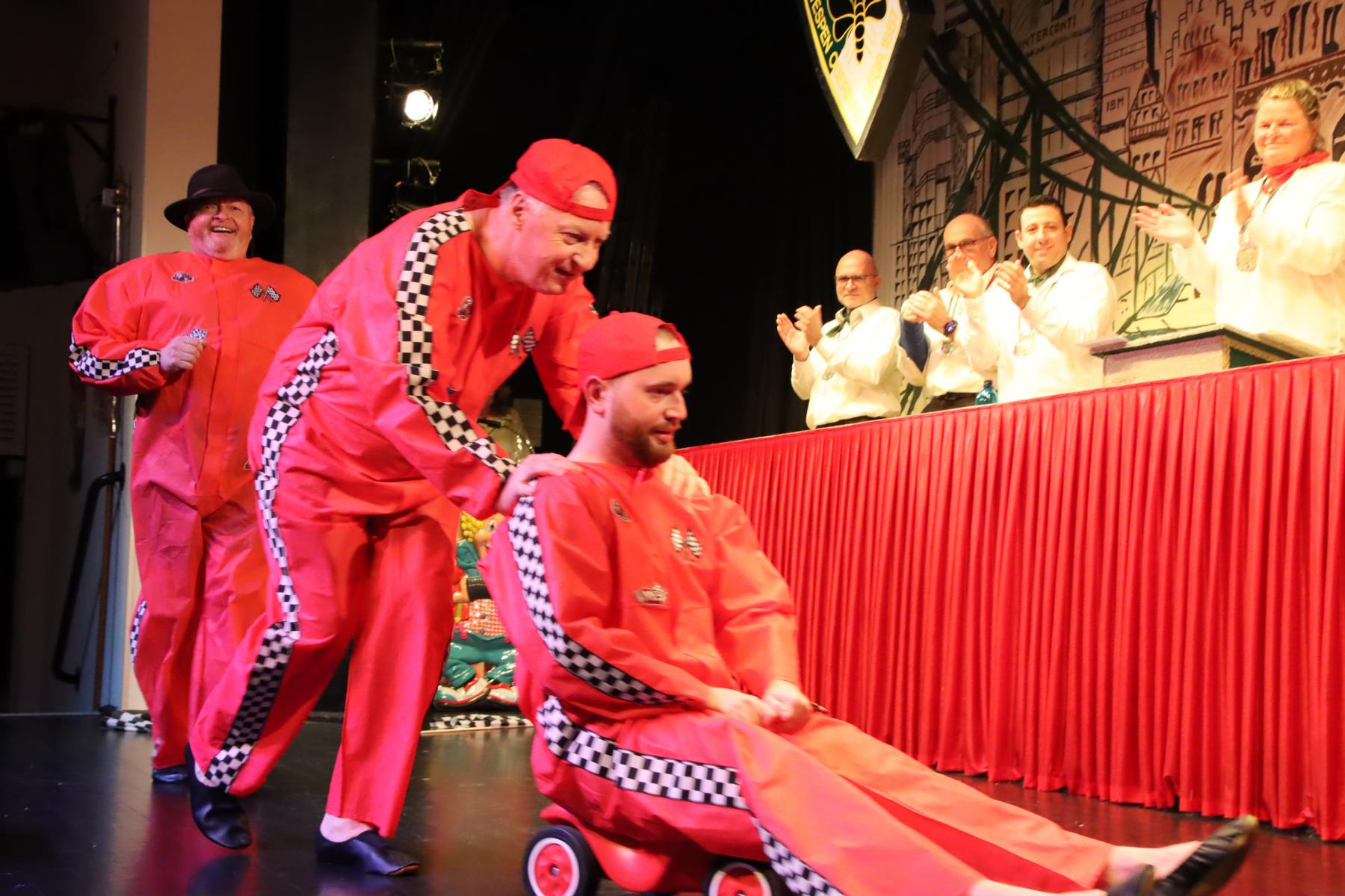 Sitzung der Wespen und der Elfer im Oberräder Depot. FOTOS: < > < >   2025-01-18 Fastnacht Wespen   Elfer Oberrad I   < >< >  2025-01-18 Fastnacht Wespen   Elfer Oberrad II  < > 