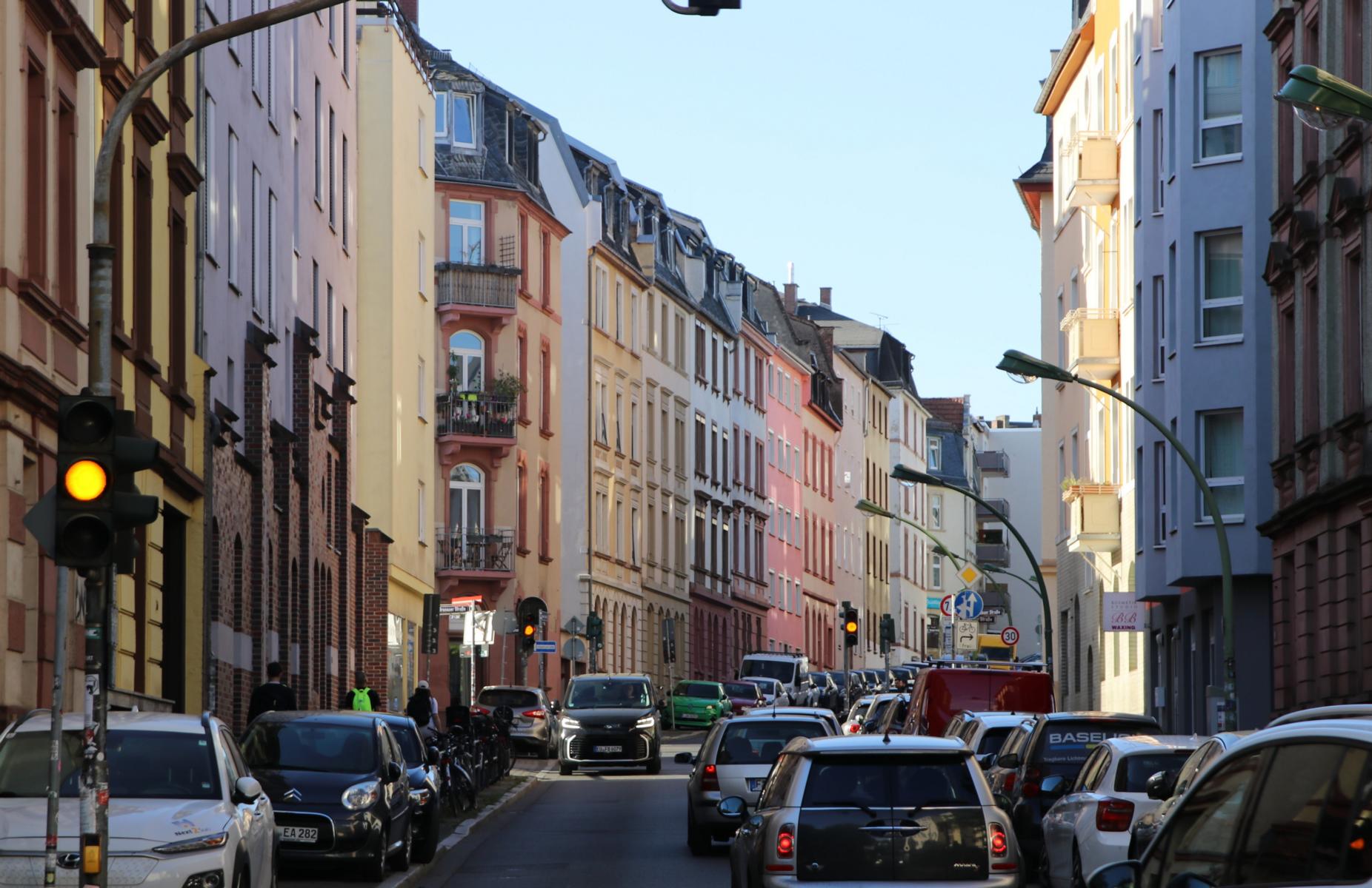 Frankfurt Bornheim - Straßenzug Ringelstraße. < >