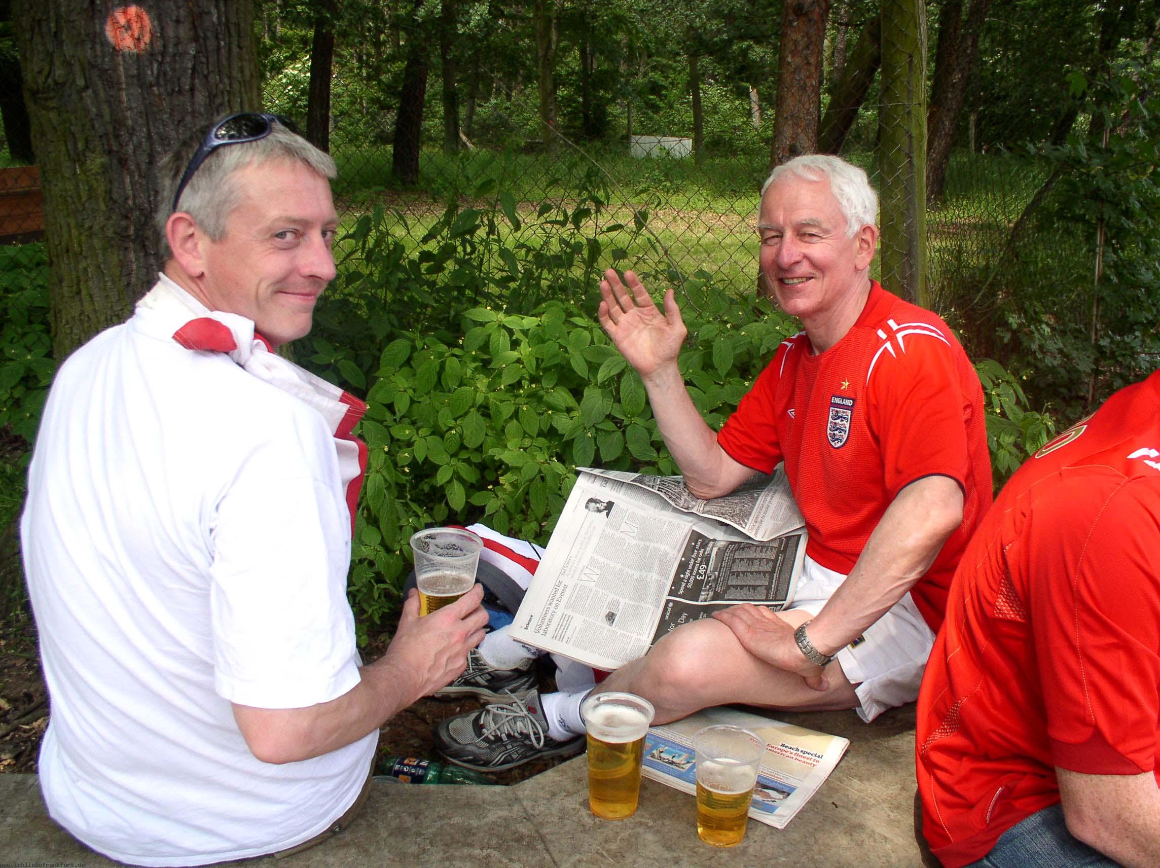 Fu�ball WM 2006. L�ssige, englische Fans.< >