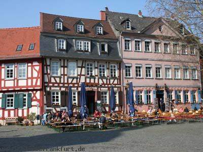 Schlossplatz Hchst. Pressefoto< >< >< >KLICKEN sie auf die Fotos um sie zu vergrern,< >zu speichern oder als POSTKARTE zu versenden!< >