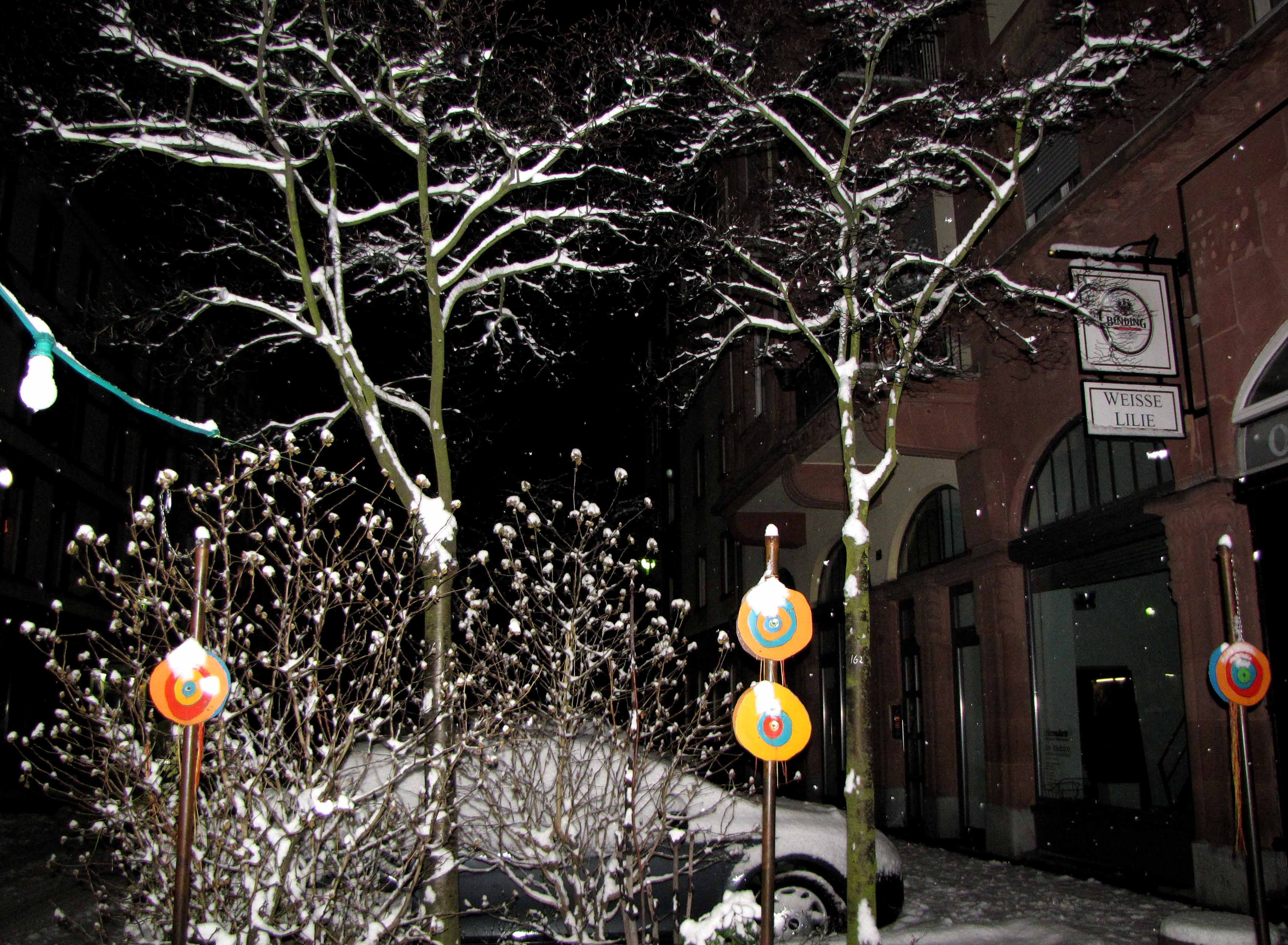 Die WEISSE LILIE, s�dliche K�che - Kneipenlokal - bezaubernd auch im Winter ...< >